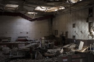 Un restaurant et cinéma a été détruit par des bombes russes à Baryshivka, à l'est de Kiev.
